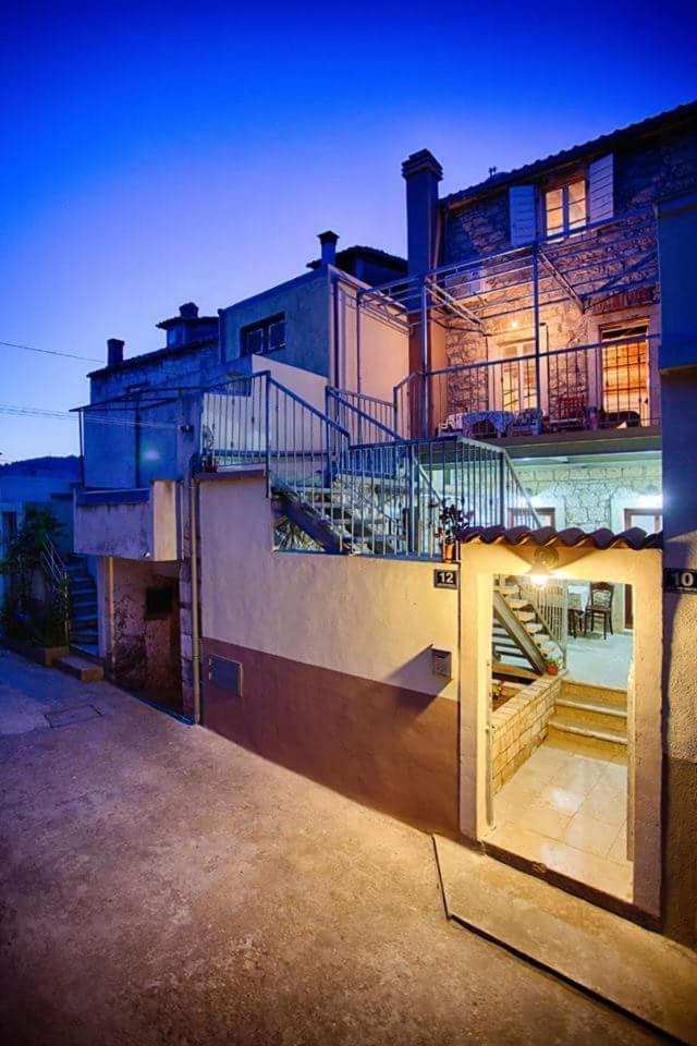 Apartment Domina Vis Exterior photo